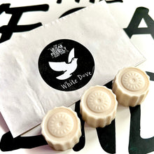 Load image into Gallery viewer, Sparkling White Dove - Soy Wax Melts 7g x 3
